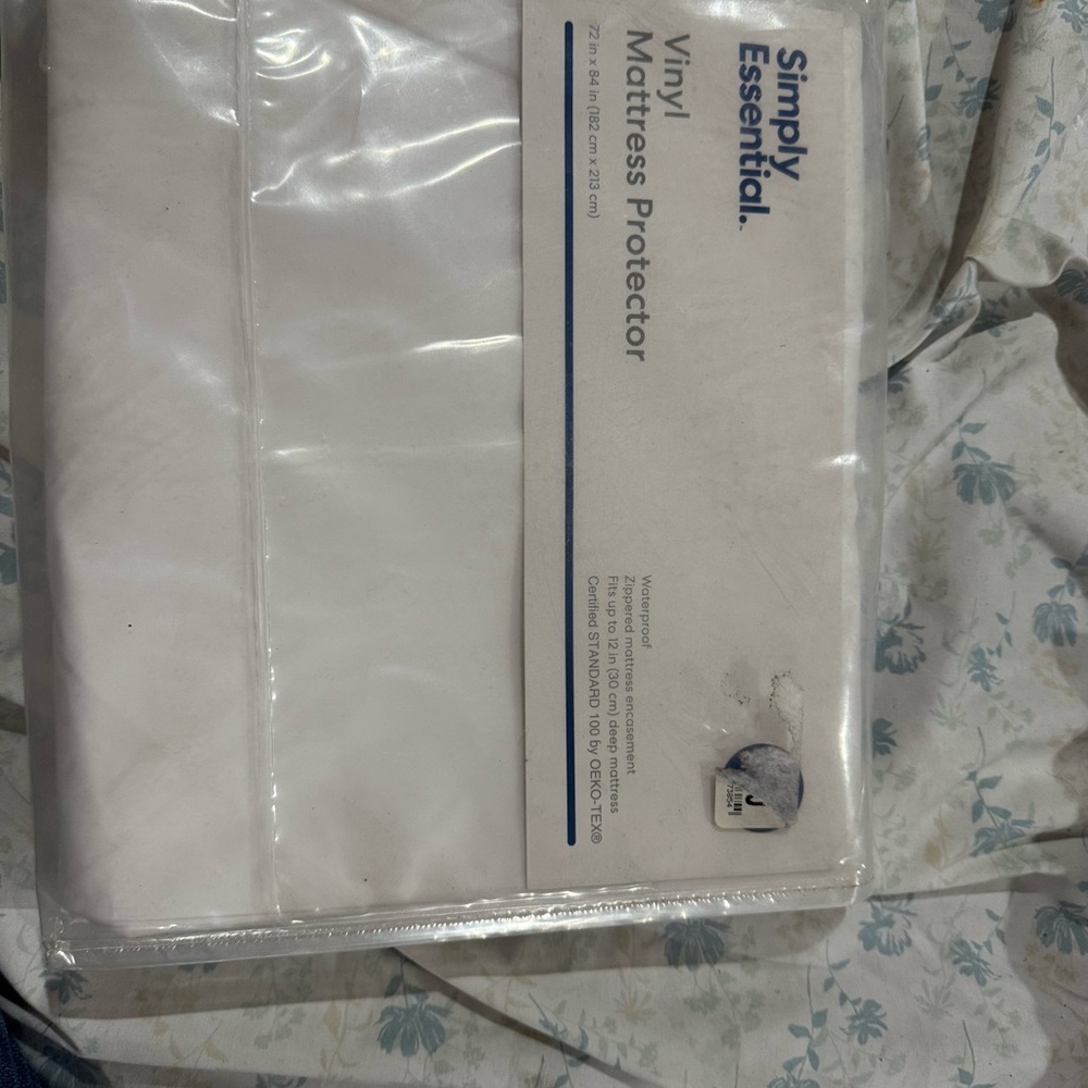 Simply Essential Vinyl Mattress Protector